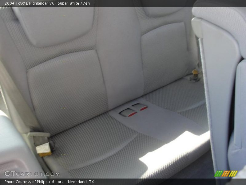 Super White / Ash 2004 Toyota Highlander V6