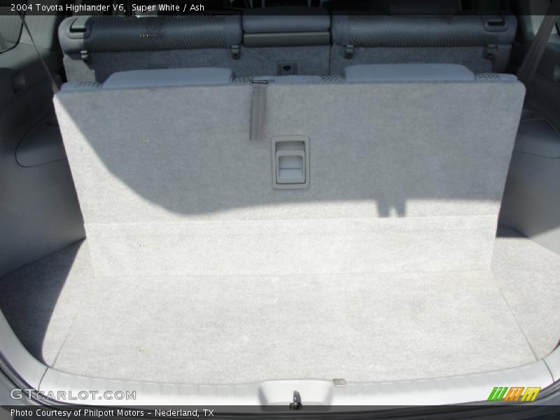 Super White / Ash 2004 Toyota Highlander V6