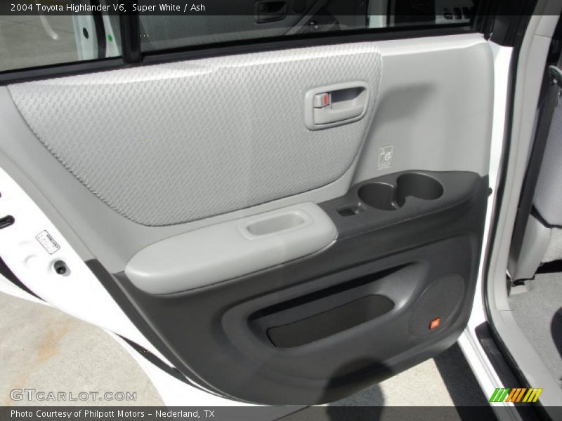 Super White / Ash 2004 Toyota Highlander V6