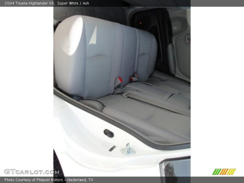 Super White / Ash 2004 Toyota Highlander V6