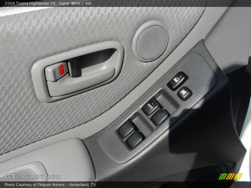 Super White / Ash 2004 Toyota Highlander V6