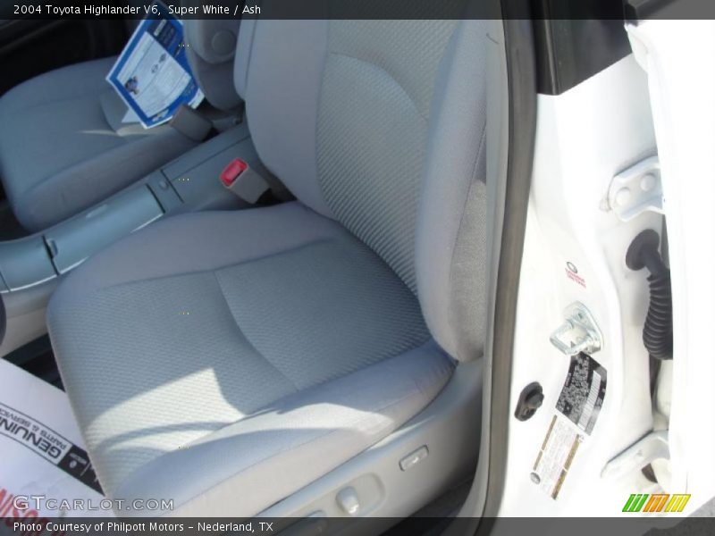 Super White / Ash 2004 Toyota Highlander V6