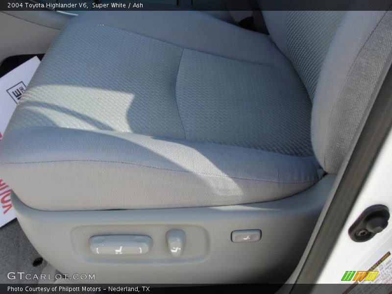 Super White / Ash 2004 Toyota Highlander V6