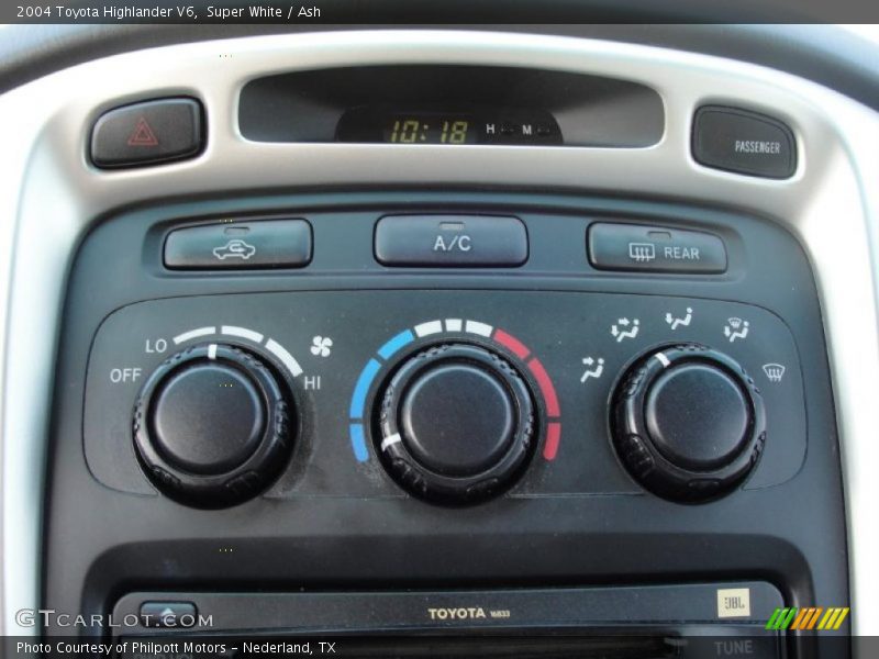 Super White / Ash 2004 Toyota Highlander V6