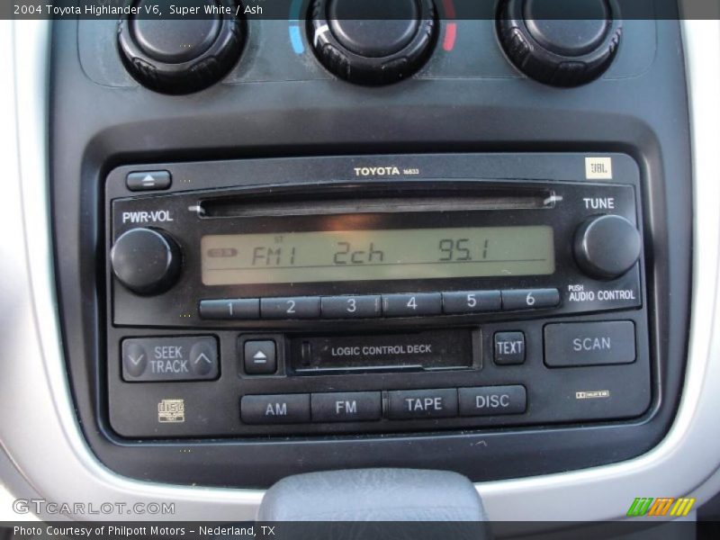 Super White / Ash 2004 Toyota Highlander V6