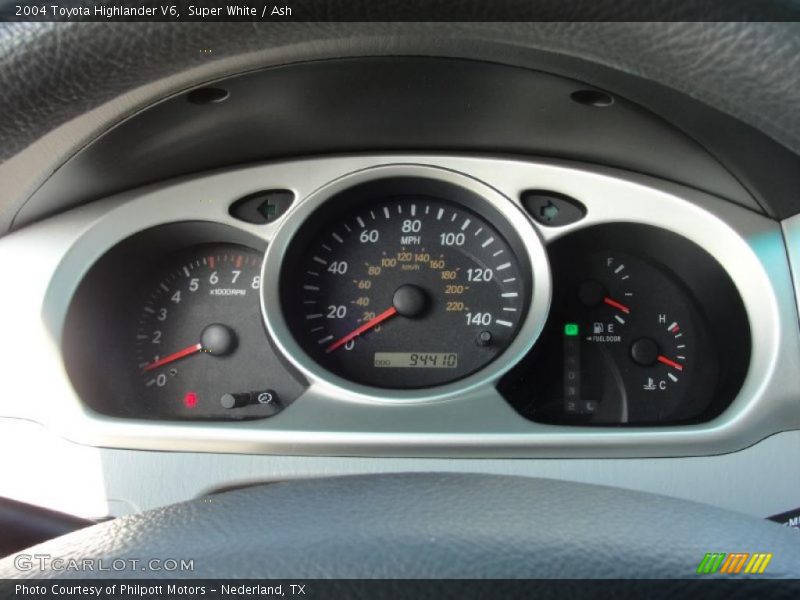 Super White / Ash 2004 Toyota Highlander V6