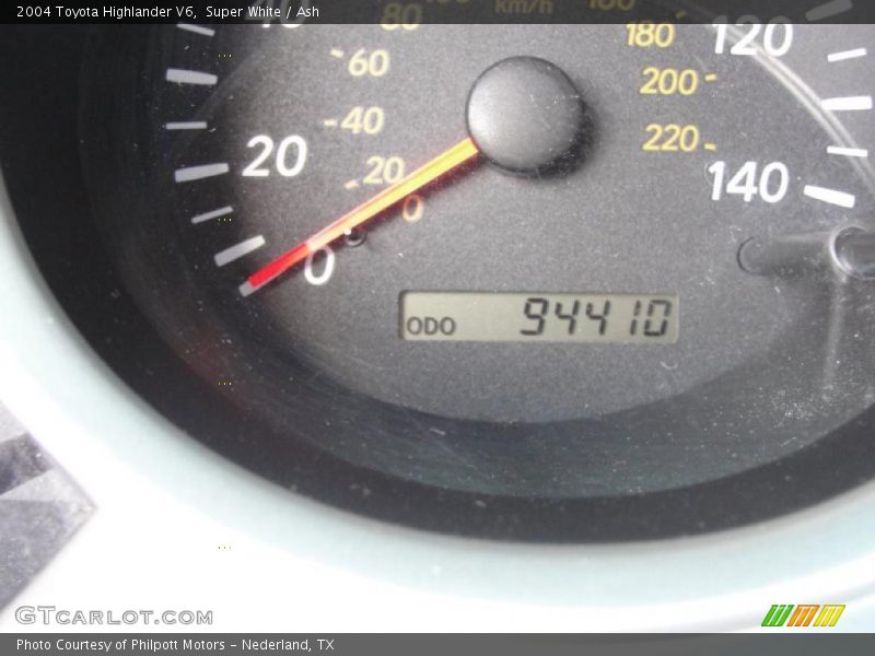 Super White / Ash 2004 Toyota Highlander V6
