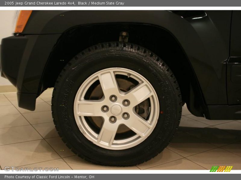 Black / Medium Slate Gray 2005 Jeep Grand Cherokee Laredo 4x4