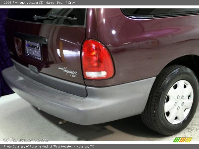 Maroon Pearl / Gray 1998 Plymouth Voyager SE