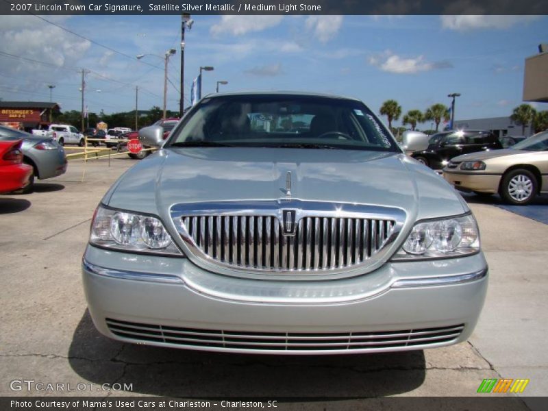 Satellite Silver Metallic / Medium Light Stone 2007 Lincoln Town Car Signature