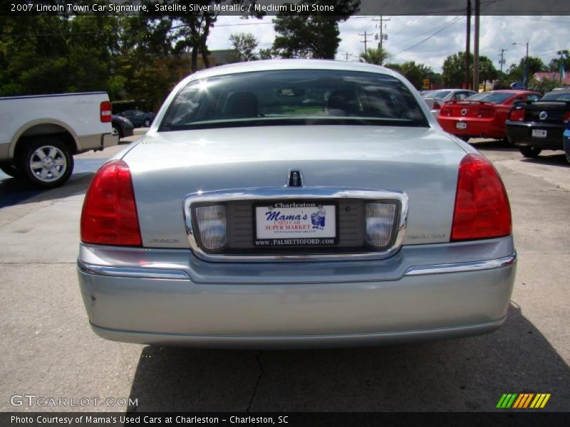 Satellite Silver Metallic / Medium Light Stone 2007 Lincoln Town Car Signature