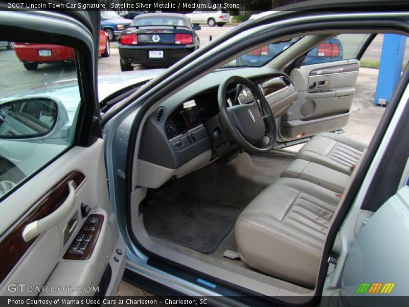 Satellite Silver Metallic / Medium Light Stone 2007 Lincoln Town Car Signature