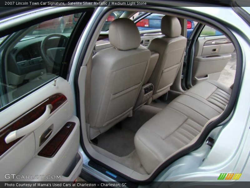 Satellite Silver Metallic / Medium Light Stone 2007 Lincoln Town Car Signature