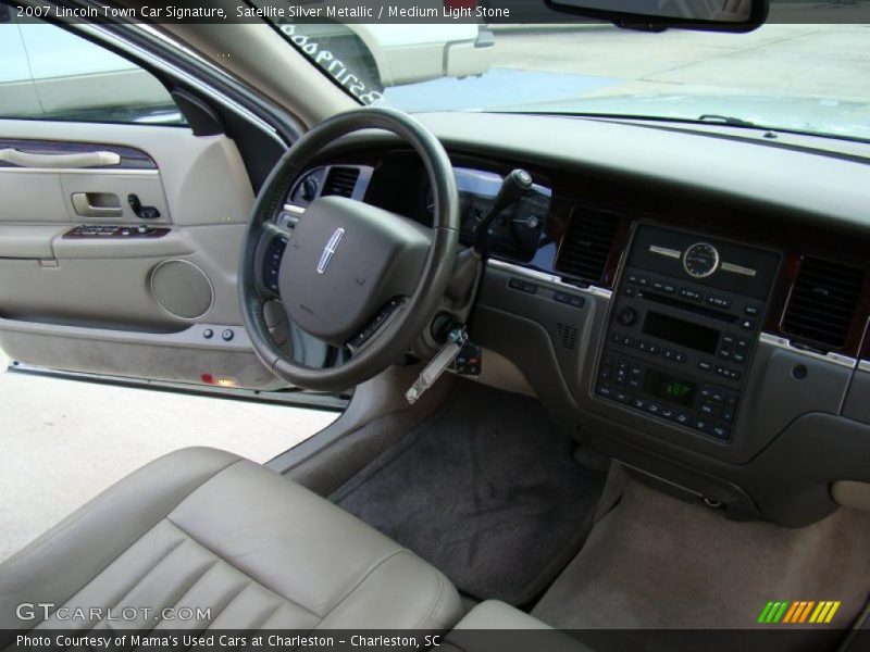 Satellite Silver Metallic / Medium Light Stone 2007 Lincoln Town Car Signature