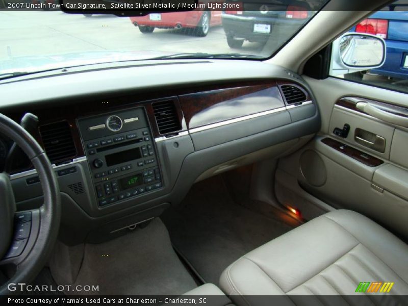 Satellite Silver Metallic / Medium Light Stone 2007 Lincoln Town Car Signature