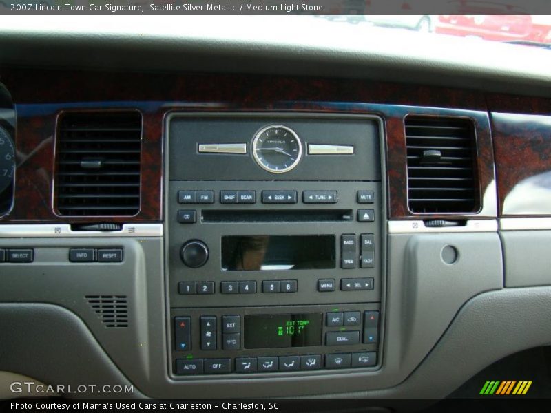 Satellite Silver Metallic / Medium Light Stone 2007 Lincoln Town Car Signature