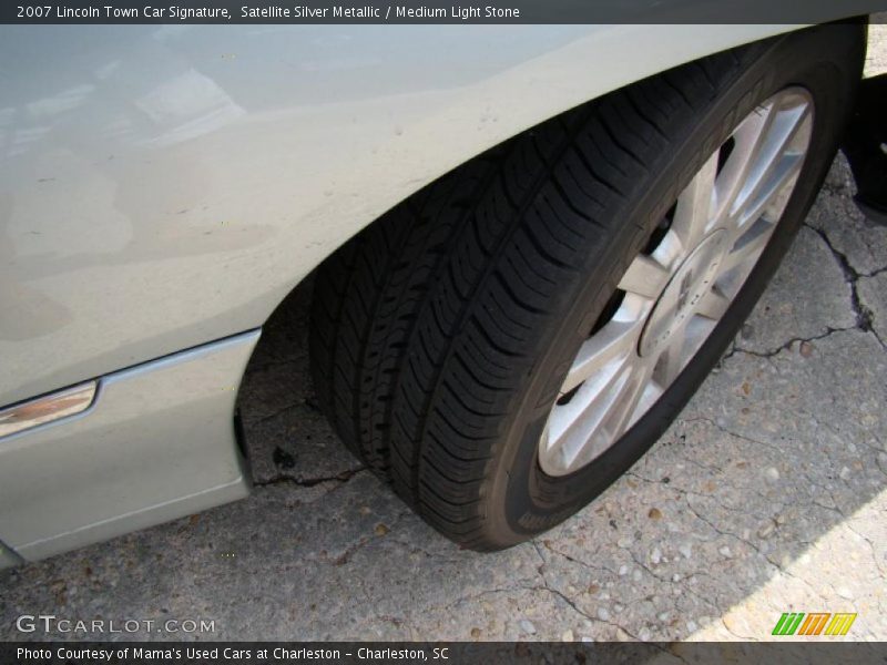 Satellite Silver Metallic / Medium Light Stone 2007 Lincoln Town Car Signature