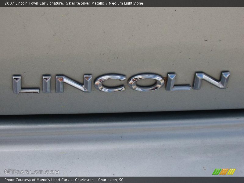 Satellite Silver Metallic / Medium Light Stone 2007 Lincoln Town Car Signature