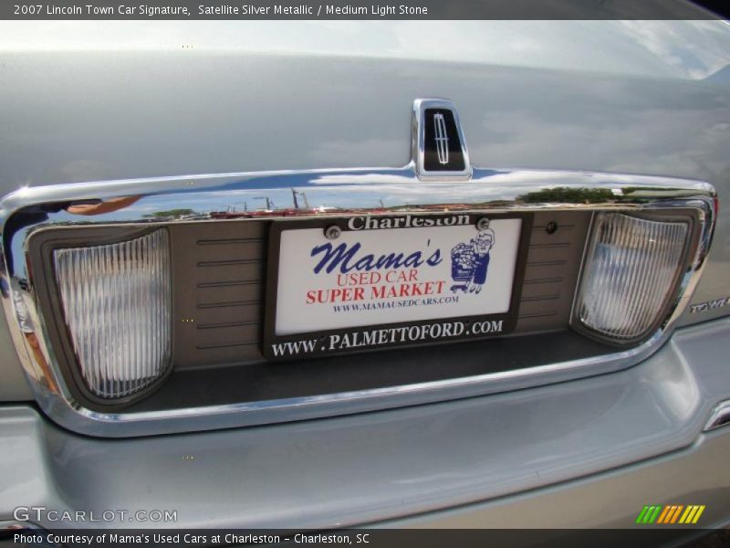 Satellite Silver Metallic / Medium Light Stone 2007 Lincoln Town Car Signature