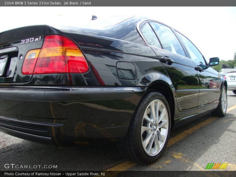 Jet Black / Sand 2004 BMW 3 Series 330xi Sedan