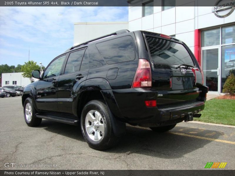 Black / Dark Charcoal 2005 Toyota 4Runner SR5 4x4