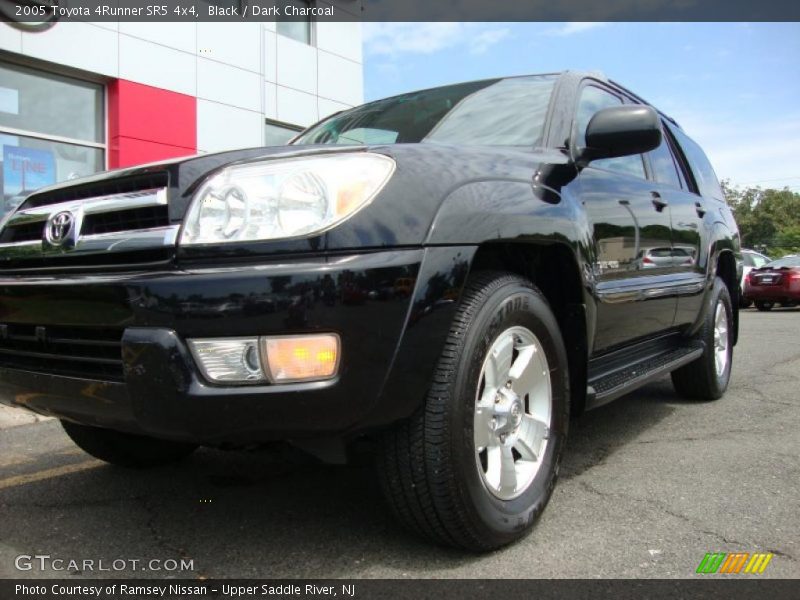 Black / Dark Charcoal 2005 Toyota 4Runner SR5 4x4