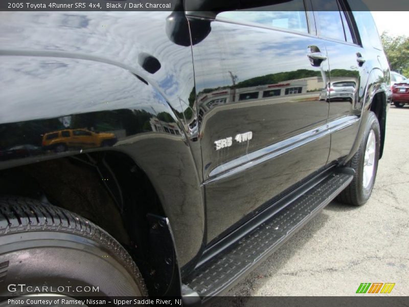 Black / Dark Charcoal 2005 Toyota 4Runner SR5 4x4