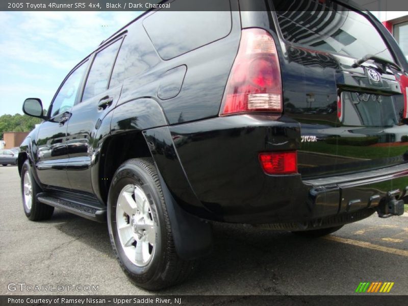 Black / Dark Charcoal 2005 Toyota 4Runner SR5 4x4