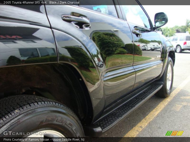 Black / Dark Charcoal 2005 Toyota 4Runner SR5 4x4