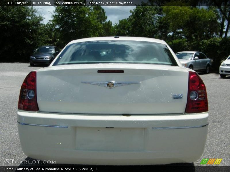 Cool Vanilla White / Dark Khaki/Light Graystone 2010 Chrysler 300 Touring