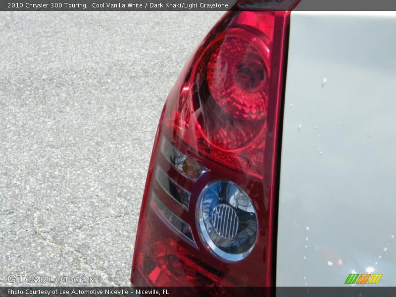 Cool Vanilla White / Dark Khaki/Light Graystone 2010 Chrysler 300 Touring