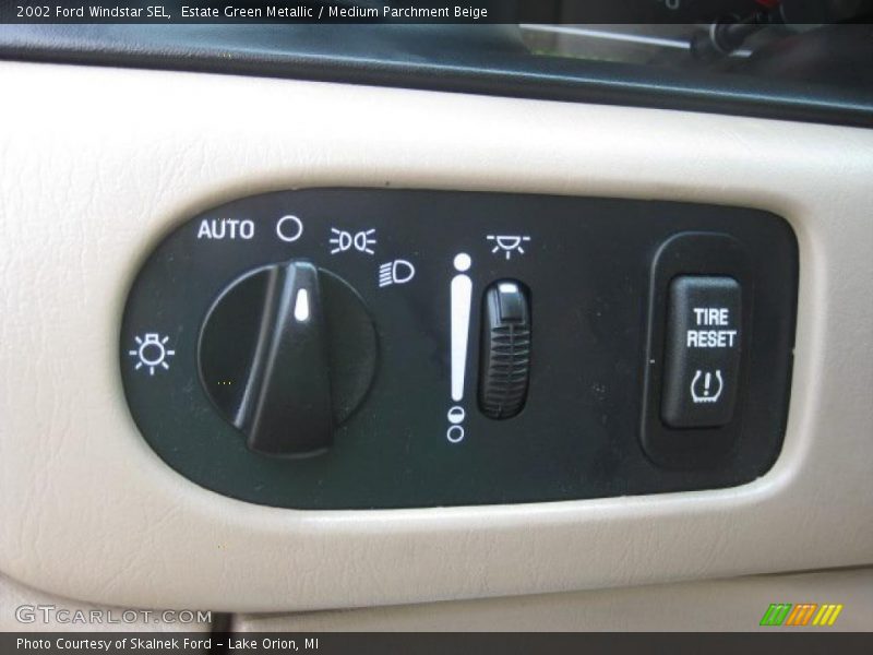 Estate Green Metallic / Medium Parchment Beige 2002 Ford Windstar SEL