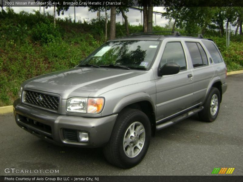 Bronzed Gray Metallic / Charcoal 2001 Nissan Pathfinder SE 4x4