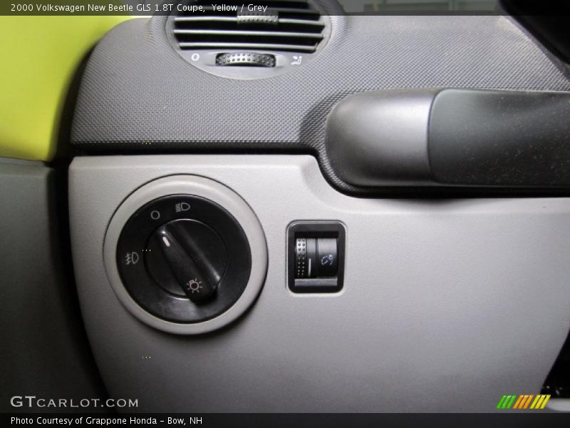 Yellow / Grey 2000 Volkswagen New Beetle GLS 1.8T Coupe