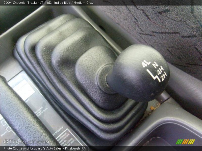 Indigo Blue / Medium Gray 2004 Chevrolet Tracker LT 4WD