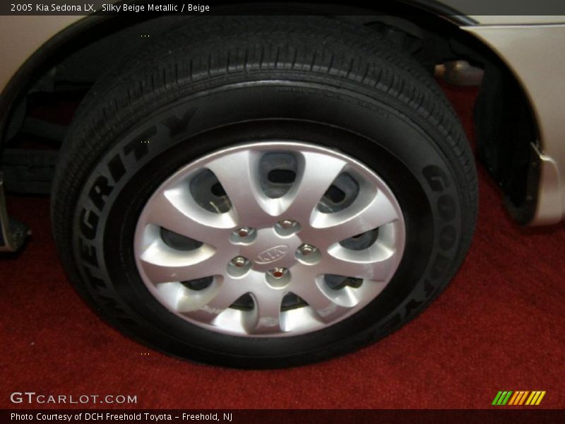 Silky Beige Metallic / Beige 2005 Kia Sedona LX