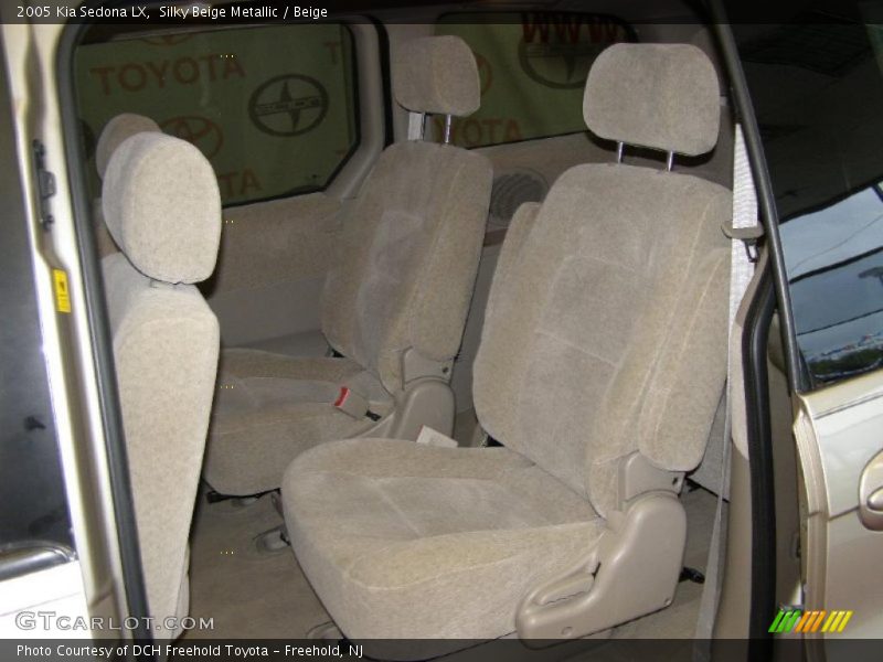 Silky Beige Metallic / Beige 2005 Kia Sedona LX