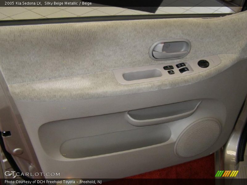 Silky Beige Metallic / Beige 2005 Kia Sedona LX