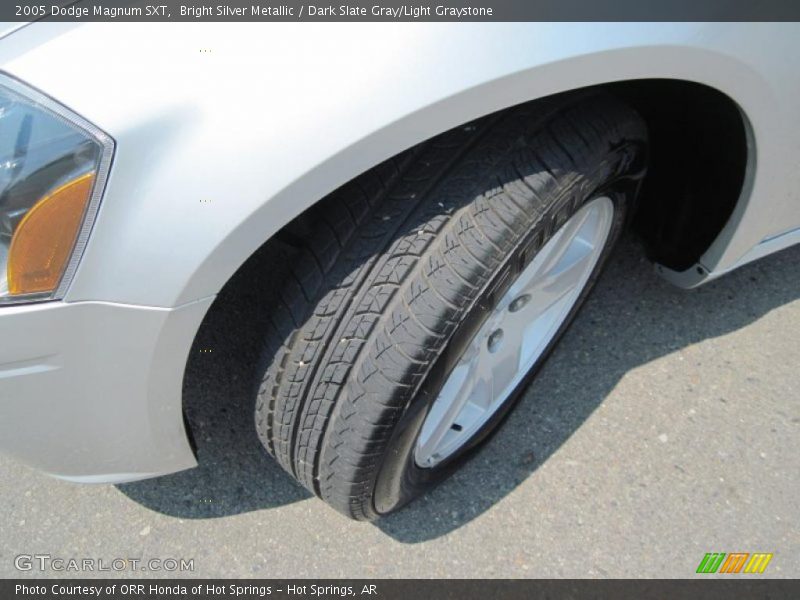 Bright Silver Metallic / Dark Slate Gray/Light Graystone 2005 Dodge Magnum SXT