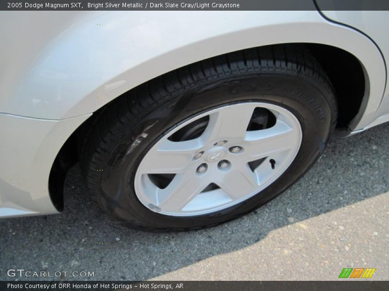 Bright Silver Metallic / Dark Slate Gray/Light Graystone 2005 Dodge Magnum SXT