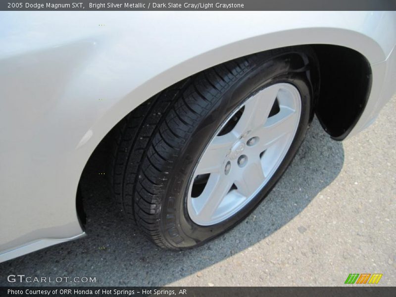 Bright Silver Metallic / Dark Slate Gray/Light Graystone 2005 Dodge Magnum SXT