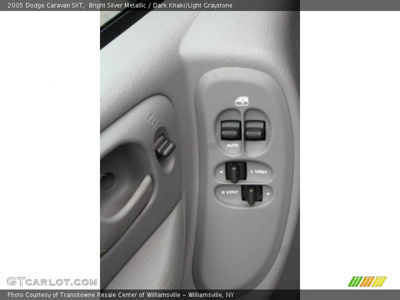 Bright Silver Metallic / Dark Khaki/Light Graystone 2005 Dodge Caravan SXT