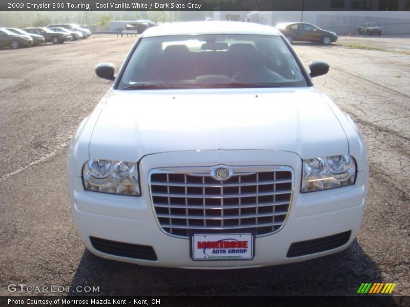 Cool Vanilla White / Dark Slate Gray 2009 Chrysler 300 Touring