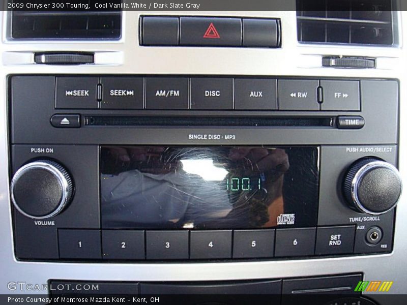 Cool Vanilla White / Dark Slate Gray 2009 Chrysler 300 Touring