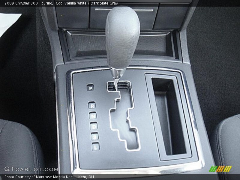 Cool Vanilla White / Dark Slate Gray 2009 Chrysler 300 Touring