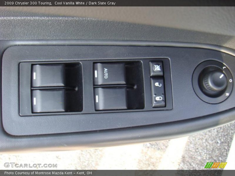 Cool Vanilla White / Dark Slate Gray 2009 Chrysler 300 Touring