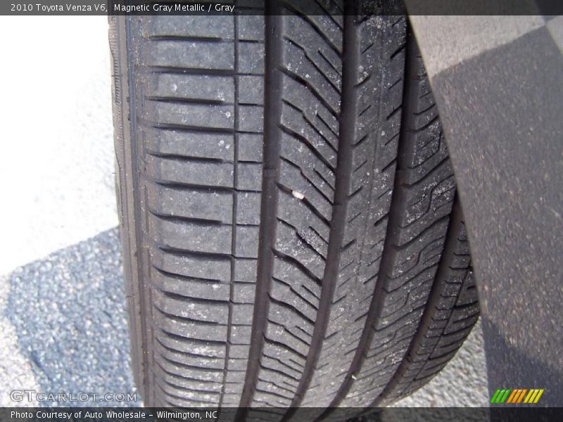 Magnetic Gray Metallic / Gray 2010 Toyota Venza V6