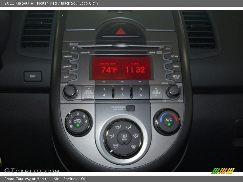 Molten Red / Black Soul Logo Cloth 2011 Kia Soul +