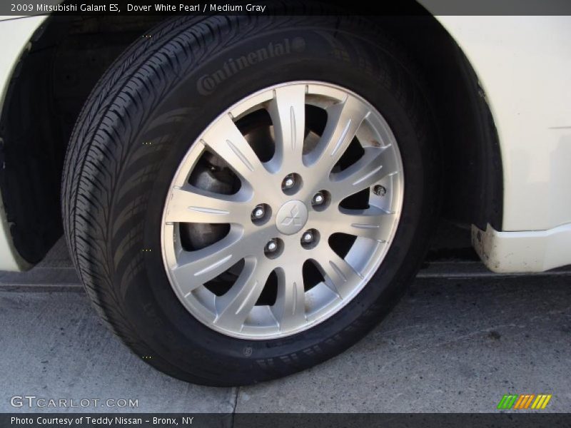 Dover White Pearl / Medium Gray 2009 Mitsubishi Galant ES