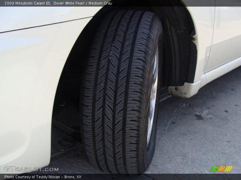 Dover White Pearl / Medium Gray 2009 Mitsubishi Galant ES